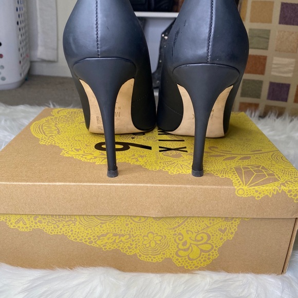 Black Heels - Picture 3 of 4